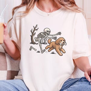 Camiseta Cavapoo, Camiseta de Perro Esqueleto, Camiseta de Perro de Halloween, Camiseta de Perro Espeluznante, Regalo para Mamá Cavapoo, Camiseta para Amantes de los Perros, Camiseta de Halloween de Esqueleto imagen 4