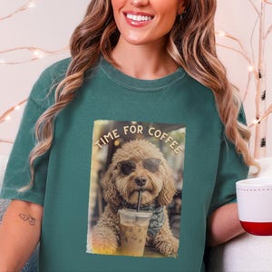 Koszulka Comfort Colors Dog Coffee, koszulka Time For Coffee | Bluza Goldendoodle Labradoodle Aussiedoodle | Znawca mrożonej kawy Cavapoo zdjęcie 5