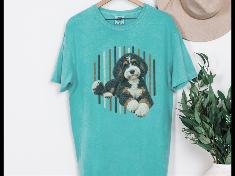 Bernedoodle shirt, cadeau voor Bernedoodle-moeder, driekleurige Bernedoodle, Doodle hondenshirt, cadeau voor Bernedoodle-eigenaar afbeelding 2