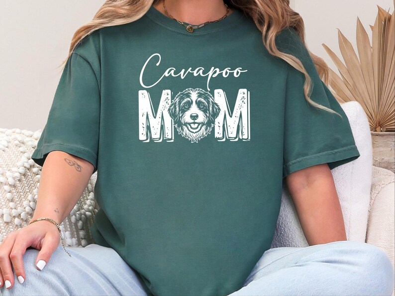 Camiseta Comfort Colors Cavapoo Mom, Camiseta Cavapoo, Camiseta de moda para mamás de perros, Camiseta Doodle Mama Poodle Mix de algodón suave, talla grande y personalizada imagen 4