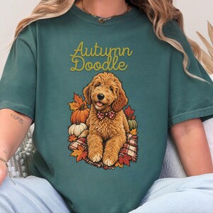 Koszulka dla psa w jesiennych kolorach Comfort Colors, koszulka dla mamy Goldendoodle, koszulka z jesiennym motywem Doodle, strój na Święto Dziękczynienia dla miłośnika psów Labradoodle, prezent dla miłośnika Doodle zdjęcie 5