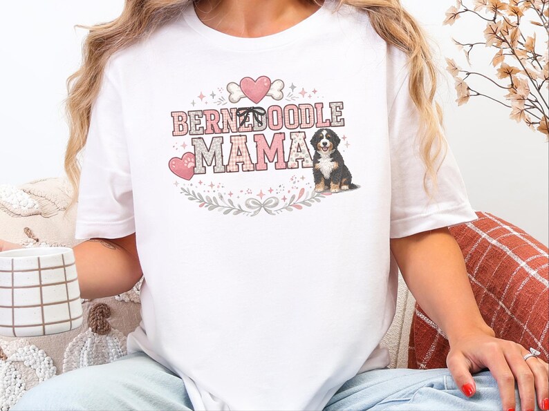 Bernedoodle-T-Shirt, Bernedoodle-Mama-Herz-Hundeknochen-Wappen, Hundesilhouette-Print, süßes Bernedoodle-Besitzer-Top, trendige Hundemama, Top für Hundeliebhaber Bild 3