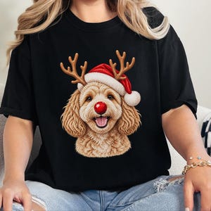 Camiseta de Natal com Maltipoo, Presente para Cachorro com Gorro de Papai Noel, Moletom de Natal para Pet, Camiseta com Filhote de Rena, Roupa de Natal para Amantes de Cães imagem 1