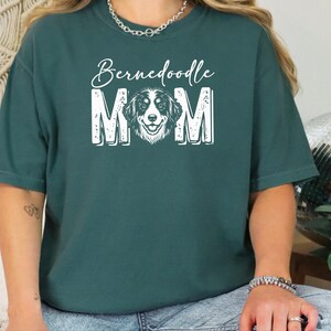 Comfort Colors T-shirt « Maman Bernedoodle hurlant à la lune », T-shirt chien rigolo, T-shirt années 90, Cadeaux amusants pour propriétaires de chiens, Hurlement à la lune, T-shirt chien rigolo image 8