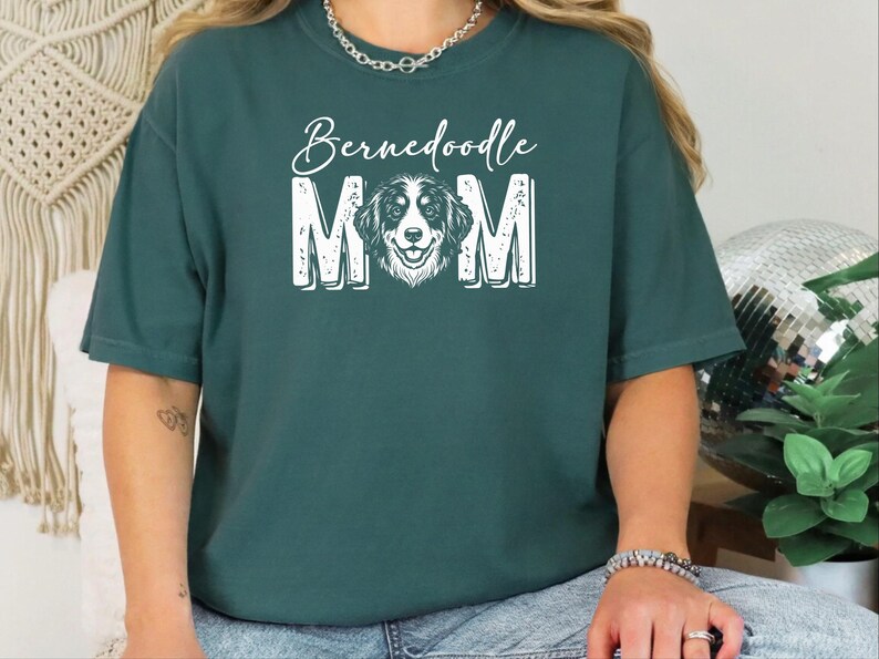 Comfort Colors T-shirt « Maman Bernedoodle hurlant à la lune », T-shirt chien rigolo, T-shirt années 90, Cadeaux amusants pour propriétaires de chiens, Hurlement à la lune, T-shirt chien rigolo image 8