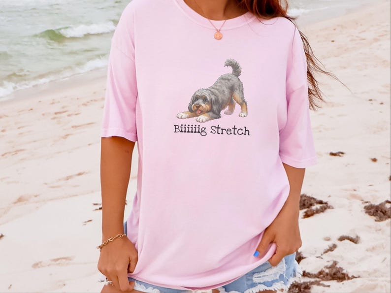 Camiseta elástica grande Comfort Colors Aussiedoodle Art, regalo divertido para amantes de los perros Doodle, camiseta para nuevos dueños de cachorros, para mamás y papás Goldendoodle, camiseta divertida para mascotas imagen 4