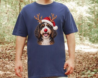 Camiseta de Natal para Bernedoodle, Presente de Natal para Bernedoodle, Moletom para Mãe de Bernedoodle, Camiseta Festiva com Estampa de Cachorro, Camiseta de Natal com Patinhas do Papai Noel