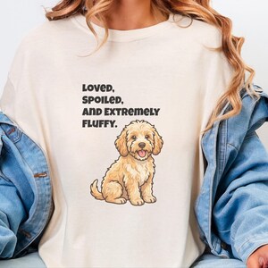 T-shirt Comfort Colors pour maman de Cockapoo, T-shirt « Aimée, gâtée et extrêmement douce », T-shirt pour propriétaire de Goldendoodle, Vêtements pour amoureux des chiens Cavapoo image 2