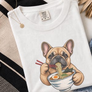 Frenchie Ramen Shirt, Japans Noodle Dog Shirt, Grappig Cadeau voor een Franse Bulldog, Sweatshirt voor Foodieliefhebbers, Top met Ramenkom Grafische Afbeelding afbeelding 2