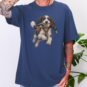 Sheepadoodle-Shirt, Geschenk für Entenjäger, Wasservogeljäger-Shirt, Sheepadoodle-Papa, Jagdhund-Kunst, Outdoor-Jagd-Shirt Bild 5