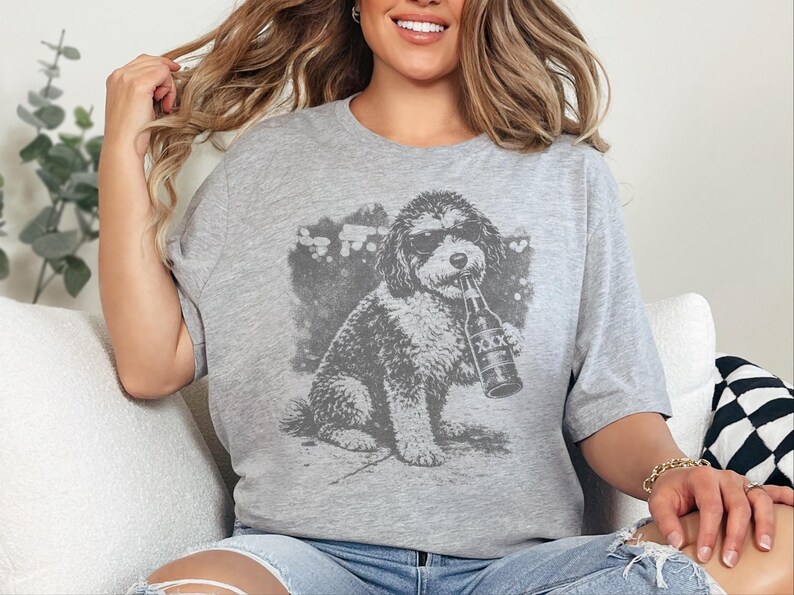 Bernedoodle Tee, Funny Bernedoodle Drinking Beer T-Shirt, Cartoon Dog, Dog Dad Gift, Beer Lover imagen 3