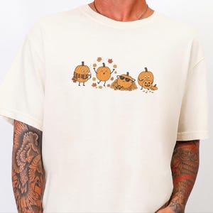 Camiseta para amantes de la calabaza especiada, camiseta acogedora de otoño, PNG de café de otoño, camiseta de hojas de otoño, camiseta de temporada de calabaza imagen 2