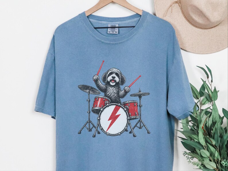 Cavapoo-shirt, cadeau voor Cavapoo-moeder, rockende drummer-shirt, hond die drumt, shirt voor muziekliefhebbers, rockband-shirt, grappig cadeau voor hondenbezitters afbeelding 7