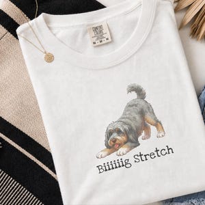 Camiseta elástica grande Comfort Colors Aussiedoodle Art, regalo divertido para amantes de los perros Doodle, camiseta para nuevos dueños de cachorros, para mamás y papás Goldendoodle, camiseta divertida para mascotas imagen 7