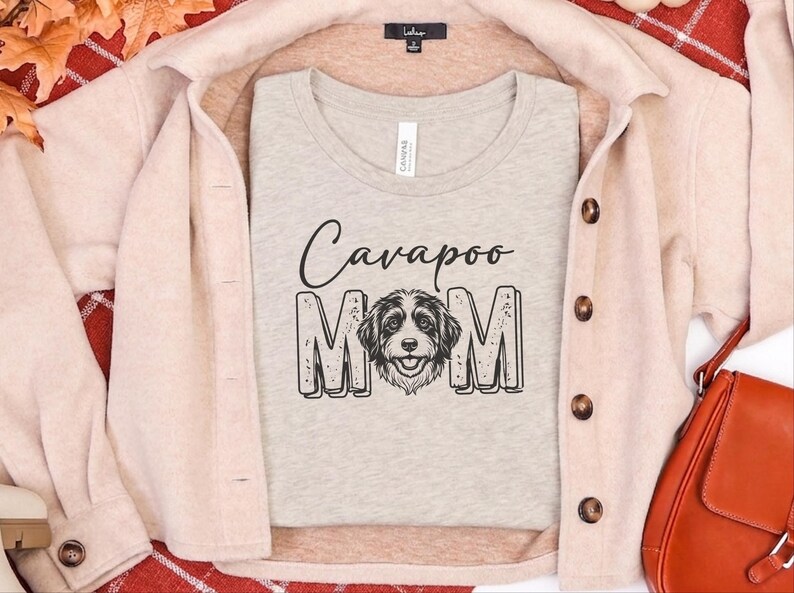 Cavapoo-Mama-Shirt, süßes Doodle-T-Shirt | Geschenk für Hundeliebhaberinnen, T-Shirt für Pudel-Mischlingsbesitzerinnen | Lustige Kleidung für Hundemamas, Geschenkidee für frischgebackene Hundemamas Bild 2