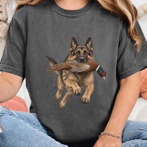 T-shirt met Duitse Herder, cadeau voor fazantenjacht, T-shirt met natuurafbeeldingen, T-shirt voor hondenliefhebbers, cadeau-idee voor jagers, cadeau voor een Duitse Herder afbeelding 5