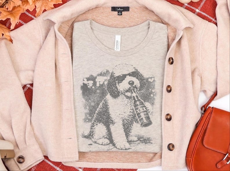 In Dog Beers Sheepadoodle Drinking Beer Shirt, Ironic Meme Dog Tee, Funny Dog Art Graphic, Urban Pet Owner Gift Idea afbeelding 3