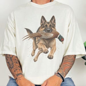 T-shirt met Duitse Herder, cadeau voor fazantenjacht, T-shirt met natuurafbeeldingen, T-shirt voor hondenliefhebbers, cadeau-idee voor jagers, cadeau voor een Duitse Herder afbeelding 7