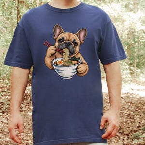Frenchie Ramen Shirt, Japans Noodle Dog Shirt, Grappig Cadeau voor een Franse Bulldog, Sweatshirt voor Foodieliefhebbers, Top met Ramenkom Grafische Afbeelding afbeelding 1
