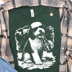 In Dog Beers Sheepadoodle Drinking Beer Shirt, Ironic Meme Dog Tee, Funny Dog Art Graphic, Urban Pet Owner Gift Idea afbeelding 2