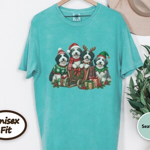 Sheepadoodle Christmas Shirt, Holiday Dog Lover Gift, Festive Puppy Shirt, Sheepadoodle Mom Tee, Cute Xmas Dog Apparel Bild 10