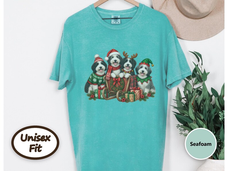 Sheepadoodle Christmas Shirt, Holiday Dog Lover Gift, Festive Puppy Shirt, Sheepadoodle Mom Tee, Cute Xmas Dog Apparel Bild 10