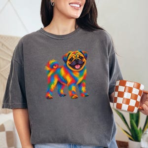T-shirt pour amoureux des carlins, cadeau avec illustration colorée de chien, t-shirt chiot arc-en-ciel, cadeau pour propriétaire de carlin, t-shirt chien mignon, illustration vibrante d'animaux de compagnie image 10