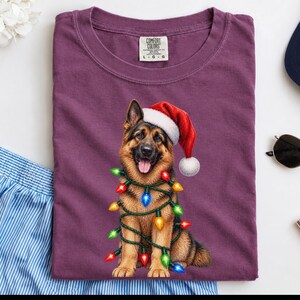 Camiseta navideña de pastor alemán, regalo navideño para perros, sudadera para mamás de pastor alemán, camiseta con luces navideñas, regalo para dueños de perros imagen 2