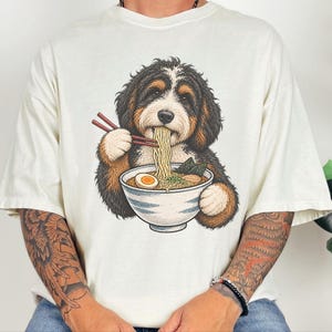 Bernedoodle Ramen T-shirt, cadeau voor ramenliefhebbers, cadeau voor Bernedoodle hondenmoeder, T-shirt met Japans eten, grappig T-shirt met hondenprint afbeelding 5