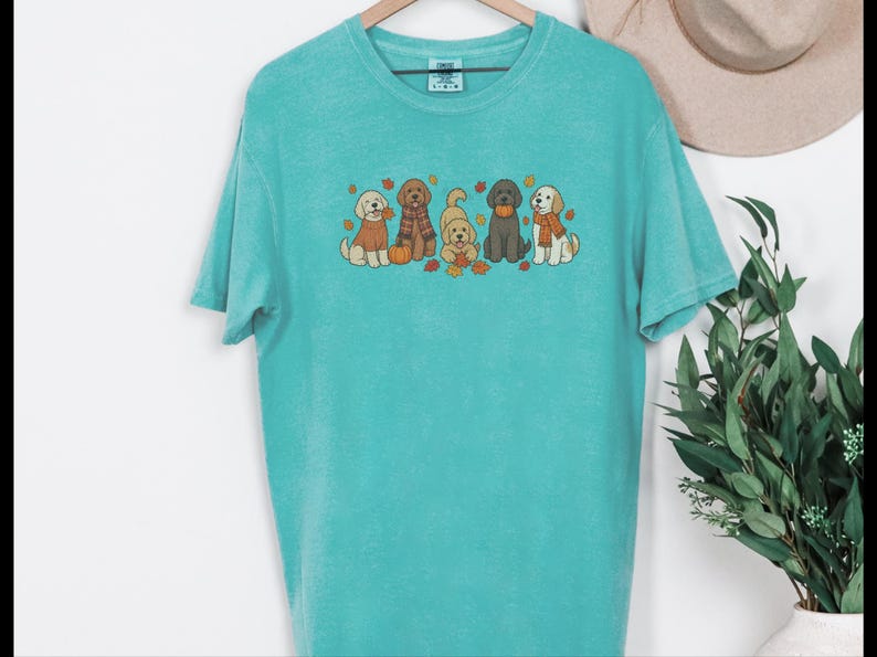 Camiseta Goldendoodle de otoño, regalo para mamás Goldendoodle, camiseta de hojas de otoño, suéter para amantes de los perros con estampado de calabazas, prenda acogedora para la temporada. imagen 4