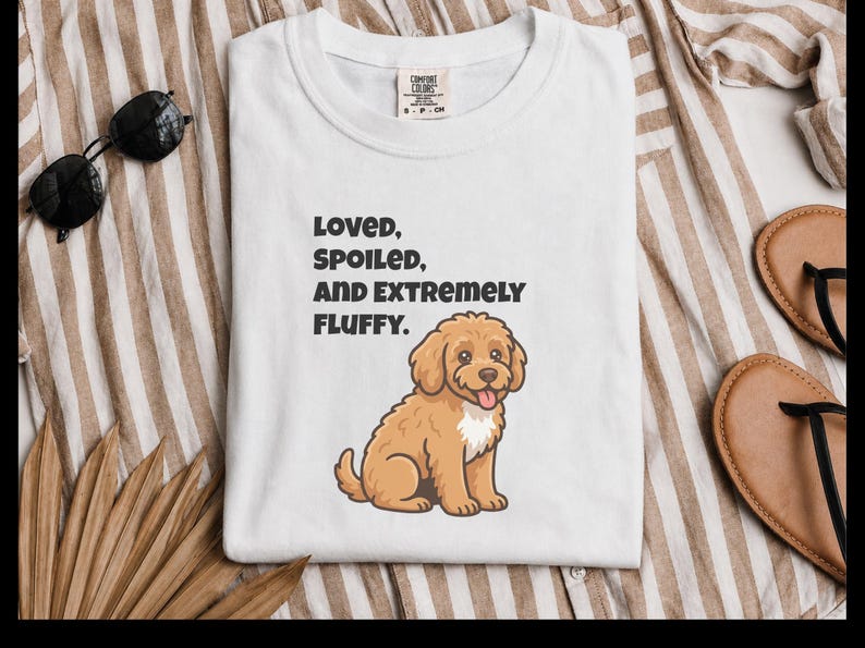 Comfort Colors Cavapoo-Hundemama-Shirt, „Geliebt, verwöhnt und extrem flauschig“-T-Shirt, Goldendoodle-Labradoodle-Besitzer-Sweatshirt, Doodle-Papa Bild 1