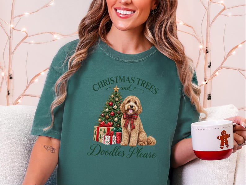 Cockapoo kerstshirt, kerstshirt voor huisdieren, cadeau voor cockapoo-liefhebbers, kerstbomen en doodles graag afbeelding 2