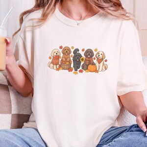 Herbstliches Hunde-Shirt, Geschenk für Cockapoo-Liebhaber, Herbstliches Hunde-Mama-Shirt, Gemütliches Herbst-T-Shirt Bild 1