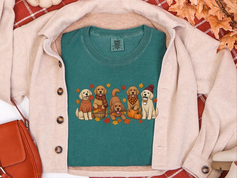 Herbst-Shirt mit Golden-Retriever-Motiv, Geschenk für Hundeliebhaber im Herbst, T-Shirt für Golden-Retriever-Mama, Sweatshirt mit Kürbismotiv, Kuschelige Kleidung für Welpen im Herbst Bild 3