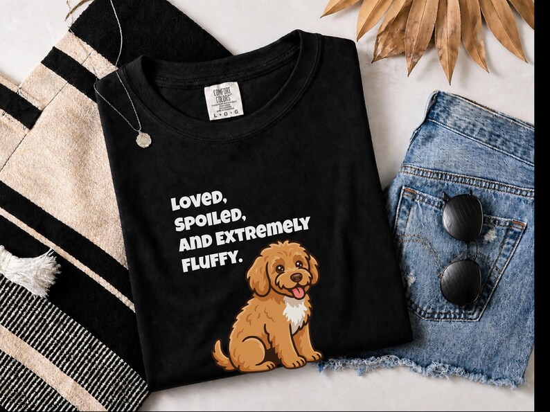 Comfort Colors Cavapoo-Hundemama-Shirt, „Geliebt, verwöhnt und extrem flauschig“-T-Shirt, Goldendoodle-Labradoodle-Besitzer-Sweatshirt, Doodle-Papa Bild 5