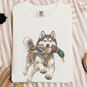 T-Shirt mit Siberian Husky-Motiv, Geschenk für Entenjäger, T-Shirt für Wasservogeljäger, Geschenk für Husky-Liebhaber, Entenjagd-Shirt, T-Shirt mit Wildtiermotiven, Geschenk für Naturliebhaber Bild 3