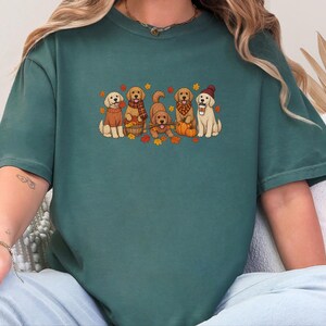 Herbst-Shirt mit Golden-Retriever-Motiv, Geschenk für Hundeliebhaber im Herbst, T-Shirt für Golden-Retriever-Mama, Sweatshirt mit Kürbismotiv, Kuschelige Kleidung für Welpen im Herbst Bild 4