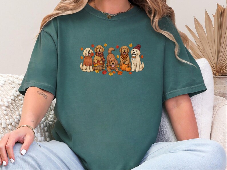 Herbst-Shirt mit Golden-Retriever-Motiv, Geschenk für Hundeliebhaber im Herbst, T-Shirt für Golden-Retriever-Mama, Sweatshirt mit Kürbismotiv, Kuschelige Kleidung für Welpen im Herbst Bild 4