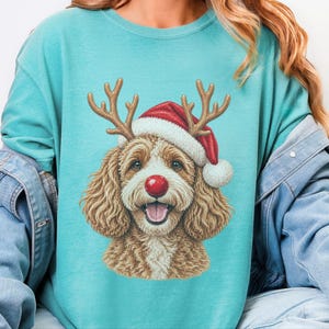 Bluza świąteczna Cavapoo, prezent dla mamy Cavapoo, świąteczna koszulka dla psa, świąteczne ubrania dla zwierząt, prezent dla właściciela Cavapoo, świąteczna koszulka dla psa zdjęcie 2