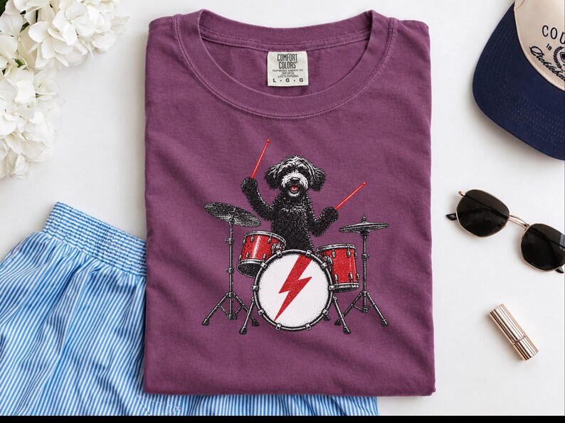 Maglietta nera da batterista Labradoodle, regalo per amanti della musica rock con cani, maglietta heavy metal con cuccioli, top da concerto retrò immagine 8