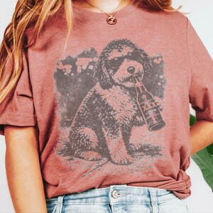 Bernedoodle Tee, Funny Bernedoodle Drinking Beer T-Shirt, Cartoon Dog, Dog Dad Gift, Beer Lover imagen 4
