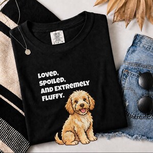 T-shirt Comfort Colors pour maman de Cockapoo, T-shirt « Aimée, gâtée et extrêmement douce », T-shirt pour propriétaire de Goldendoodle, Vêtements pour amoureux des chiens Cavapoo image 9