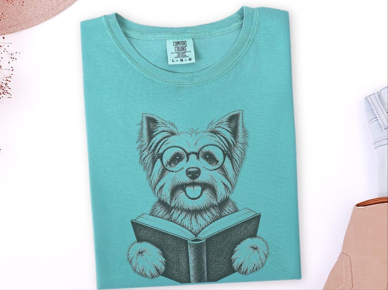 Maglietta con Yorkshire Terrier che legge, regalo per amanti dei libri e dei cani, maglietta con Yorkshire Terrier, regalo per appassionati di libri, maglietta per amanti della biblioteca, maglietta per appassionati di lettura immagine 5
