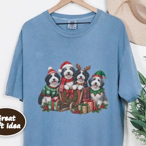 Sheepadoodle Christmas Shirt, Holiday Dog Lover Gift, Festive Puppy Shirt, Sheepadoodle Mom Tee, Cute Xmas Dog Apparel Bild 7