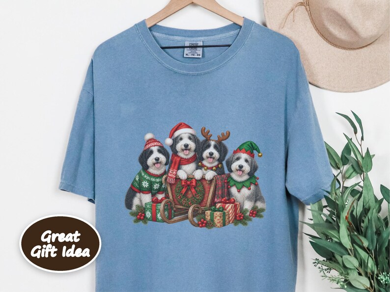 Sheepadoodle Christmas Shirt, Holiday Dog Lover Gift, Festive Puppy Shirt, Sheepadoodle Mom Tee, Cute Xmas Dog Apparel Bild 7
