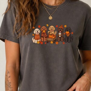 Camiseta de otoño para labradoodles, regalo para amantes de los perros en otoño, sudadera acogedora de la temporada de calabazas, camiseta para mamás de labradoodles imagen 5