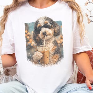 Aussiedoodle iskaffe-tröja, cool valp med solglasögon-tröja, kaffeälskare, husdjursägare-present, rolig doodle mamma pappa grafisk kläder, casual tröja bild 3