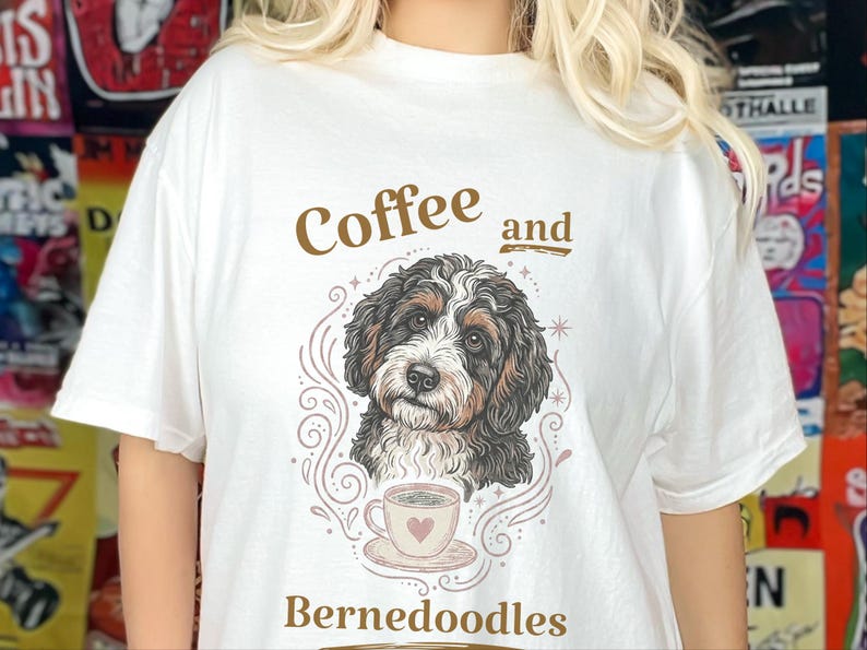 Camiseta Comfort Colors Bernedoodle, Camiseta de café y Bernedoodles, Estampado vintage de mascotas, Regalo para amantes de los perros, Arte cottagecore oscuro, Amante del té imagen 12