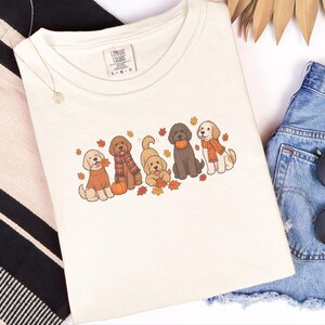 Camiseta Goldendoodle de otoño, regalo para mamás Goldendoodle, camiseta de hojas de otoño, suéter para amantes de los perros con estampado de calabazas, prenda acogedora para la temporada. imagen 6