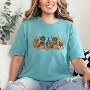 Dachshund Fall Shirt, Autumn Dog Lover Gift, Wiener Dog Sweater, Cute Fall Doxie Tee, Sausage Dog Fall Shirt imagen 2